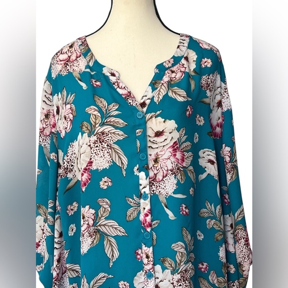 Catherine’s Women’s size 2X Teal floral lightweight blouse. Button up - Picture 2 of 8